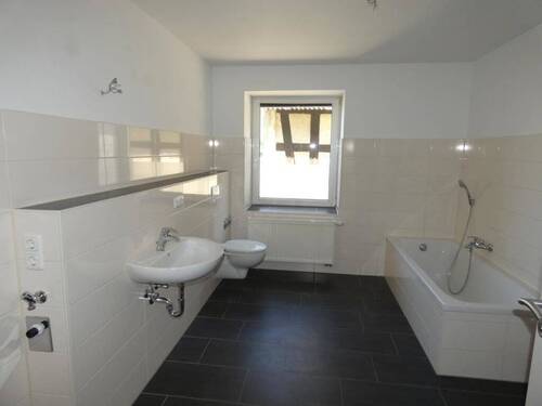 Haus 1: OG links Bad - 