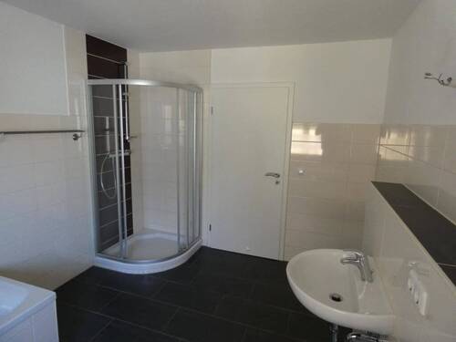 Haus 1: OG links Bad - 