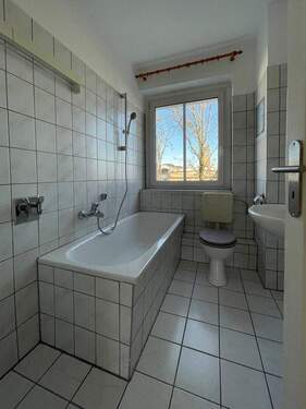 Badezimmer - Etagenwohnung mit 39,00 m² in Erfurt zur Miete