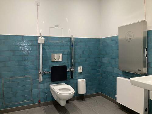 Behinderten-WC-Raum - 