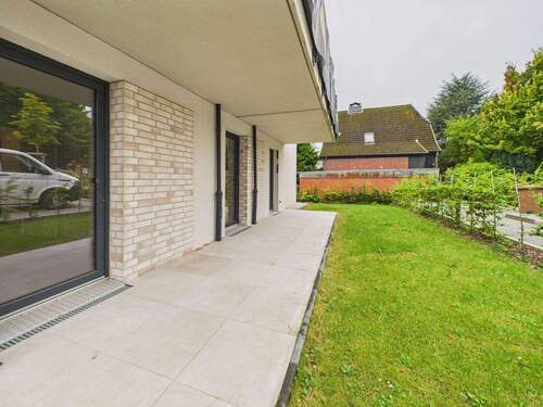 Terrasse und Vorgarten - 3 Zimmer Etagenwohnung zum Kaufen in Lübeck