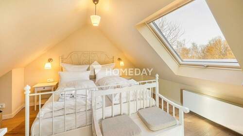 1. OG Schlafzimmer 1 1 - 