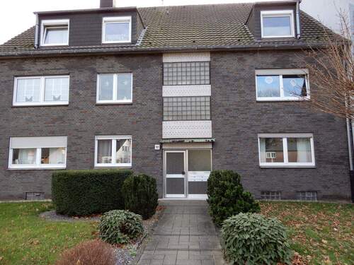 Objektansicht Straßenseite.JPG - 1 Zimmer Mehrfamilienhaus, Wohnhaus zum Kaufen in Oberhausen