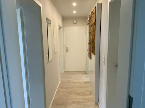 Flur - Etagenwohnung mit 65,00 m&sup2; in Mittelpöllnitz zum Kaufen