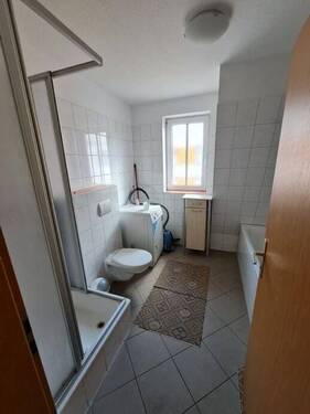 Beispielbild großes Bad - Etagenwohnung zur Miete in Jena