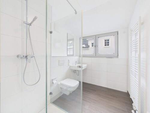 Helles Tageslichtbad - Etagenwohnung mit 137,00 m&sup2; in Wiesbaden zum Kaufen