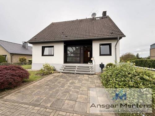 Hausansicht - 5 Zimmer Einfamilienhaus zum Kaufen in Geilenkirchen-Lindern