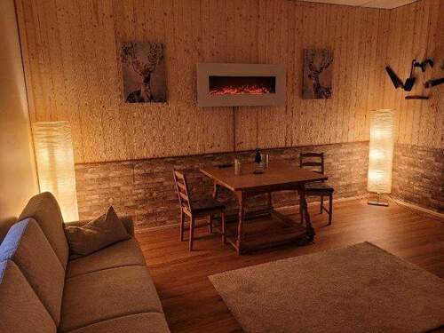 Alpenkaminzimmer - Meetingraum - Tagespreis - Alpenkaminzimmer: Exklusiver Meetingraum mit flexiblen Konditionen in Regensburg