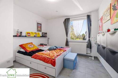 Kinderzimmer 2 EG, Zweifamilienhaus mit Garage zum Kauf in Düsseldorf Hassels, Frank Ewe Immobilienmakler Düsseldorf Hassels - 