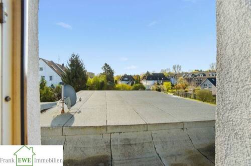 Terrasse DG, Zweifamilienhaus mit Garage zum Kauf in Düsseldorf Hassels, Frank Ewe Immobilienmakker Düsseldorf - 