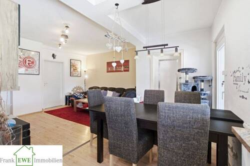 Esszimmer EG, Zweifamilienhaus mit Garage zum Kauf in Düsseldorf Hassels, Frank Ewe Immobilienmakler Düsseldorf Hassels - Mehrfamilienhaus, Wohnhaus mit 230,00 m&sup2; in Düsseldorf Hassels zum Kaufen