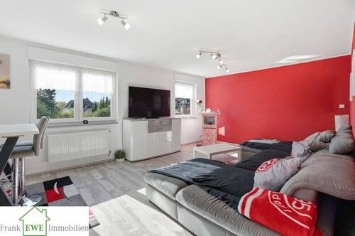 Wohnzimmer 1.OG, Zweifamilienhaus mit Garage zum Kauf in Düsseldorf Hassels, Frank Ewe Immobilienmakler Düsseldorf Hassels - 