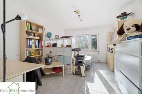 Kinderzimmer 1 EG, Zweifamilienhaus mit Gsrage zum Kauf in Düsseldorf Hassels, Frank Ewe Immobilienmakler Düsseldorf Hassels - 