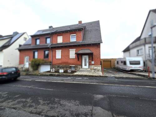 Frontansicht - 8 Zimmer Doppelhaushälfte in Edermünde / Grifte