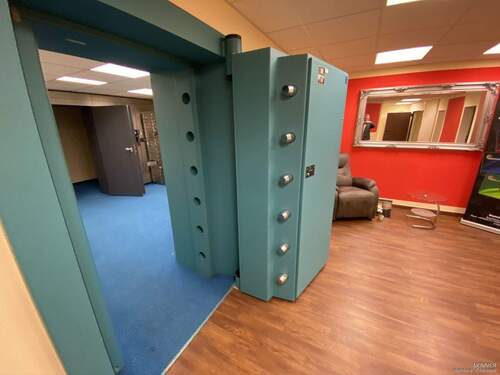 Der Safe - Dieses Büro ist 100% Safe - 3.375,00 EUR Kaltmiete, ca.  248,30 m² Wohnfläche