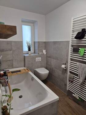 Badezimmer mit Wanne - 