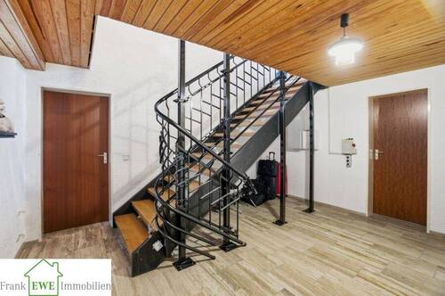 Treppe, Bungalow zum Kauf in Neuss Allerheiligen, Frank Ewe Immobilienmakler Düsseldorf Hassels - 