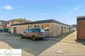 Hausansicht, Bungalow zum Kauf in Neuss Allerheiligen, Frank Ewe Immobilienmakler Düsseldorf Hassels - Objekt-Nr. 399, 41470 Neuss Allerheiligen Winkelbungalow mit Garage in ruhigem Wohngebiet