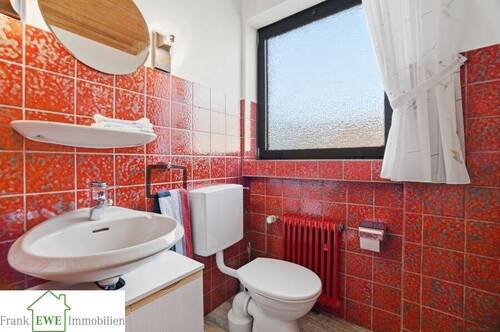 Gäste-WC, Bungalow zum Kauf in Neuss Allerheiligen, Frank Ewe Immobilienmakler Düsseldorf Hassels - Bungalow mit 133,00 m&sup2; in Neuss Allerheiligen zum Kaufen