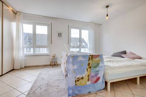 Lichtdurchflutetes Schlafzimmer - 
