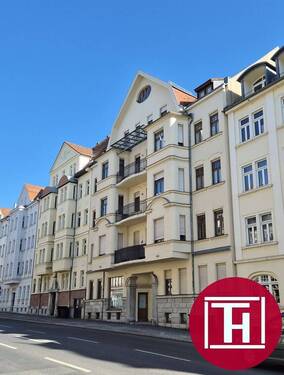 Auffallend eindrucksvolle Fassade - 