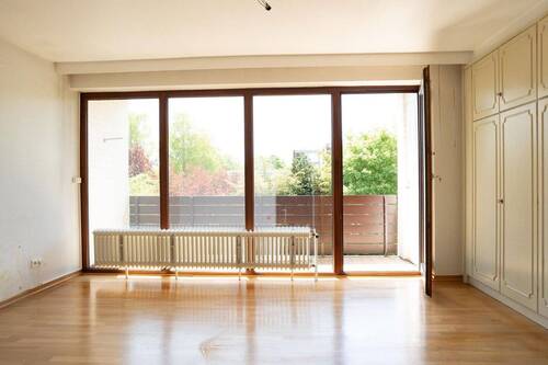 Schlafzimmer mit Balkon - 