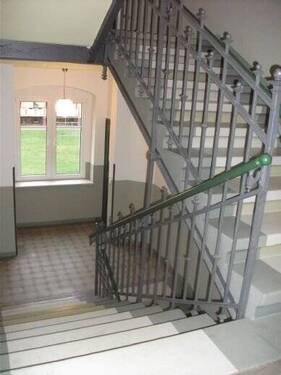Treppenhaus - 3 Zimmer Etagenwohnung zur Miete in Chemnitz