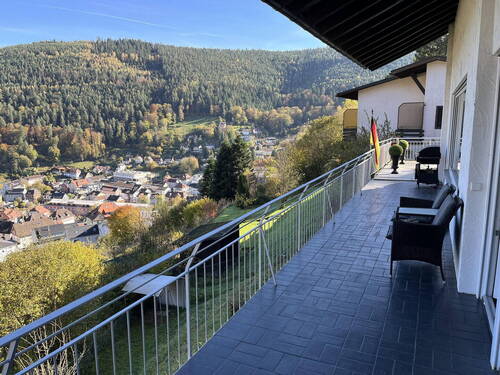 Großer Balkon - 4 Zimmer Etagenwohnung in Bad Wildbad
