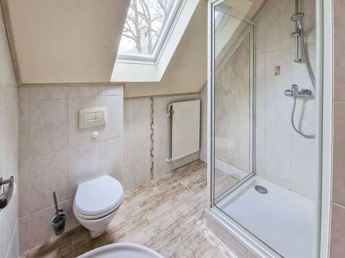 Badezimmer im Dachgeschoss - 