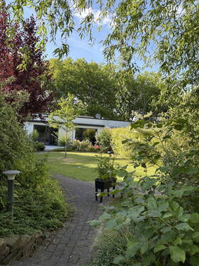 Blick vom Garten auf das Haus - 