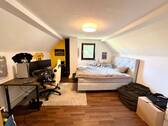 Zimmer im Dachgeschoss - 