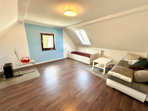 Zimmer im Dachgeschoss - 