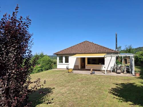Garten Terrasse.jpg - Wohnen im Bungalow – zeitlos auf einer Ebene