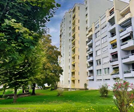 Außenansicht - Helle 4,5 Zimmer-Wohnung mit Balkon, Aufzug und Tiefgaragenstellplatz in ruhiger Lage von Ludwigsburg