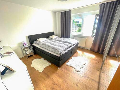 10.5 Schlafzimmer EG möbliert - 