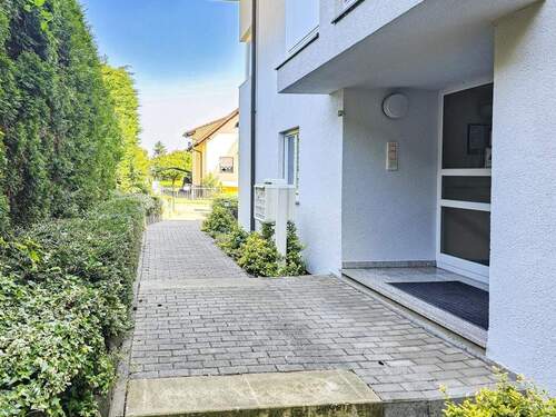 Einladener Hauseingang - 