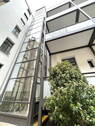Neuer Aufzug u. Balkone - 