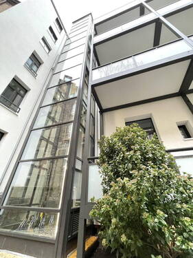 Neuer Aufzug u. Balkone - 