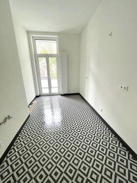 Küche m. Zugang zum Balkon - 