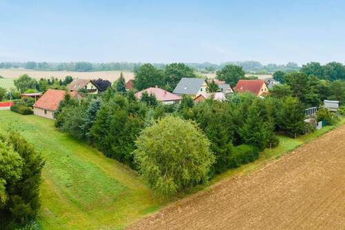 Grundstück mit Wäldchen - 