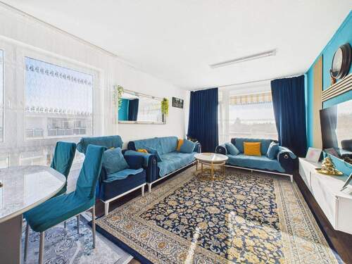 helles Wohnzimmer - Vermietete 3 Zi. Wohnung mit Balkon