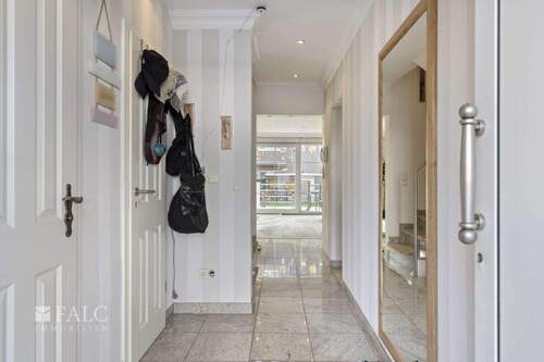 Flur - Reihenmittelhaus mit 155,20 m&sup2; in Köln zum Kaufen