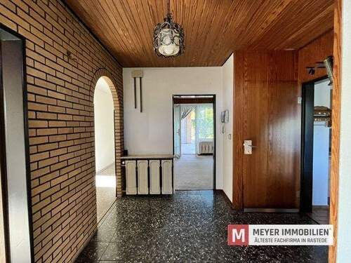 Diele - 4 Zimmer Mehrfamilienhaus, Wohnhaus in Rastede