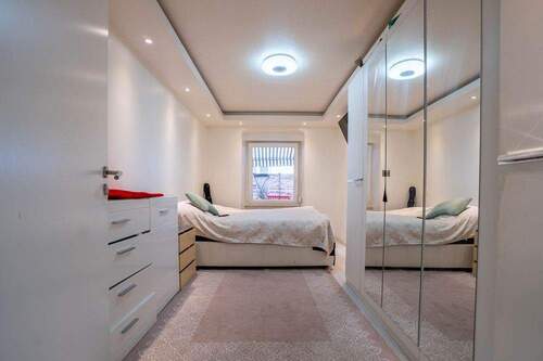 Schlafzimmer - 3 Zimmer Etagenwohnung zum Kaufen in Stuttgart Stuttgart-West