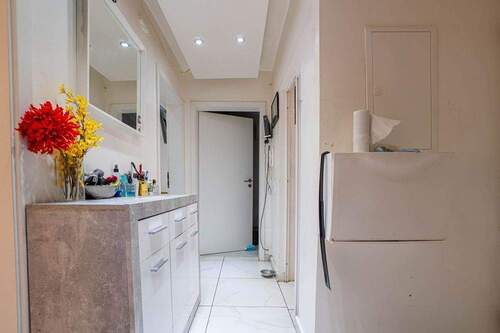 Flur - Etagenwohnung mit 60,00 m&sup2; in Stuttgart Stuttgart-West zum Kaufen