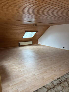 Wohnzimmer - 3 Zimmer Etagenwohnung zur Miete in Ermreus
