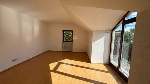 Wohnzimmer - Lichtdurchflutete, sehr ruhige 2,5 ZKB mit Süd-West-Balkon, EBK, Stellplatz, IN-SÜD, Nähe Hbf