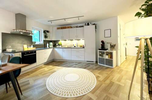 offene Küche mit Einbauküche - 