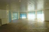 Ausstellungs- und Bürofläche - 