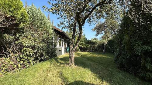 Hinterer Garten mit Nebengebäude - 